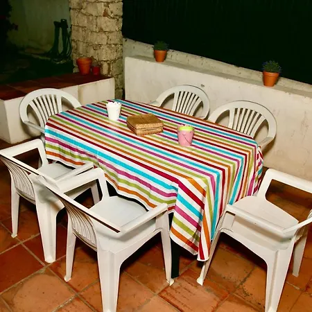 Jacaranda - 550m From The - Free Wifi - By Bedzy 别墅