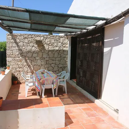 Jacaranda - 550m From The - Free Wifi - By Bedzy 别墅