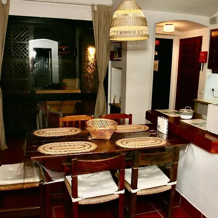 Jacaranda - 550m From The - Free Wifi - By Bedzy *